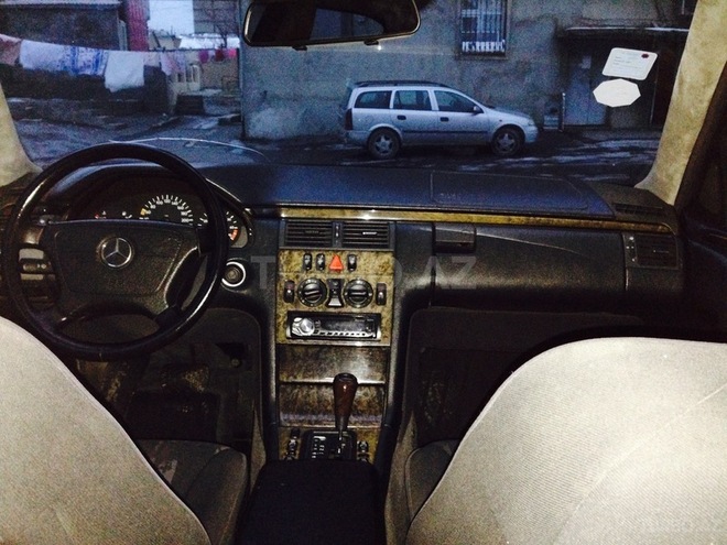 Mercedes E 240 1998, 236,000 km - 2.4 l - Bakı