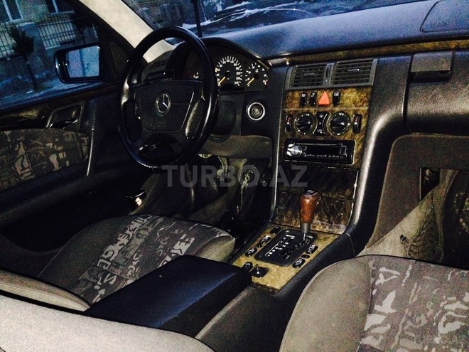 Mercedes E 240 1998, 236,000 km - 2.4 l - Bakı