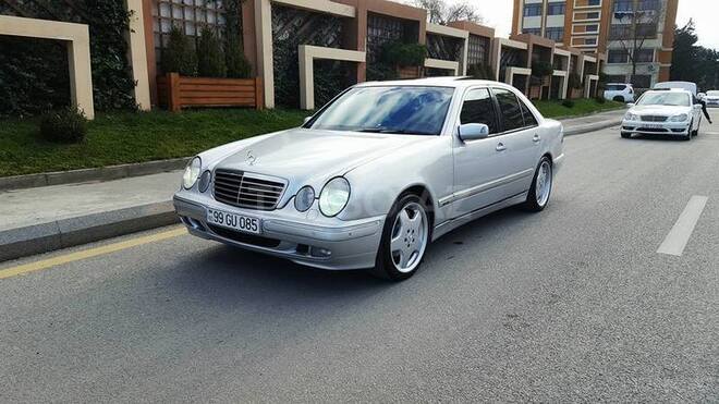 Mercedes E 320 2000, 265,000 km - 3.2 l - Bakı