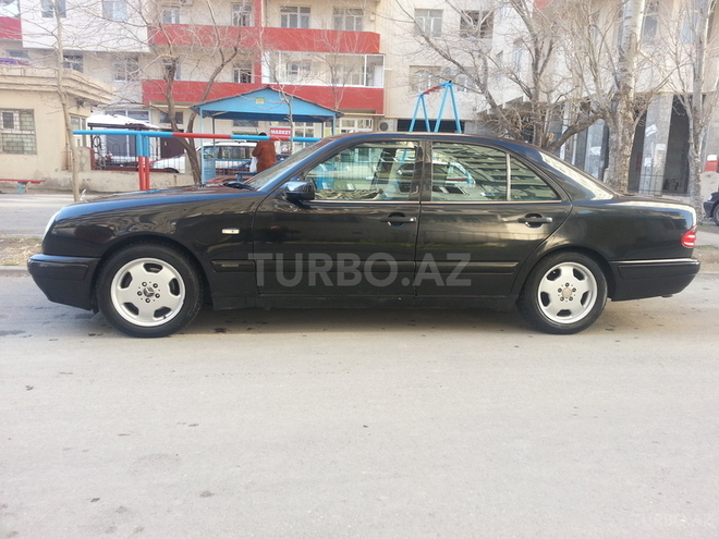 Mercedes E 200 1999, 178,600 km - 2.0 l - Bakı