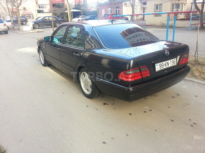 Mercedes E 200 1999, 178,600 km - 2.0 l - Bakı