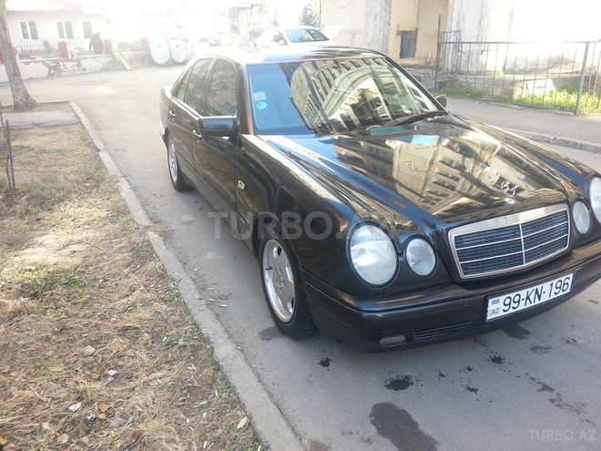 Mercedes E 200 1999, 178,600 km - 2.0 l - Bakı