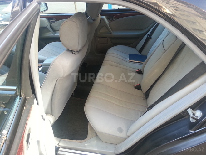 Mercedes E 200 1999, 178,600 km - 2.0 l - Bakı