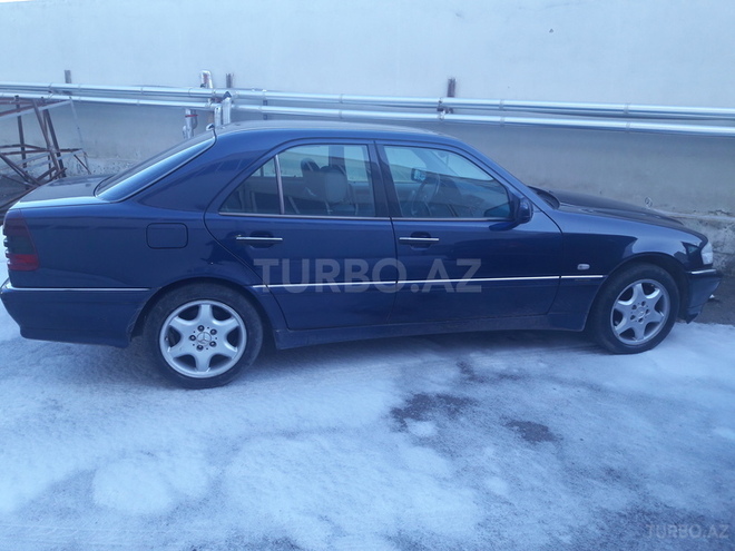 Mercedes C 240 2000, 323,000 km - 2.4 л - Bakı