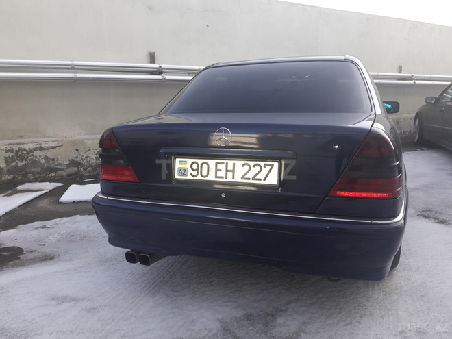 Mercedes C 240 2000, 323,000 km - 2.4 л - Bakı