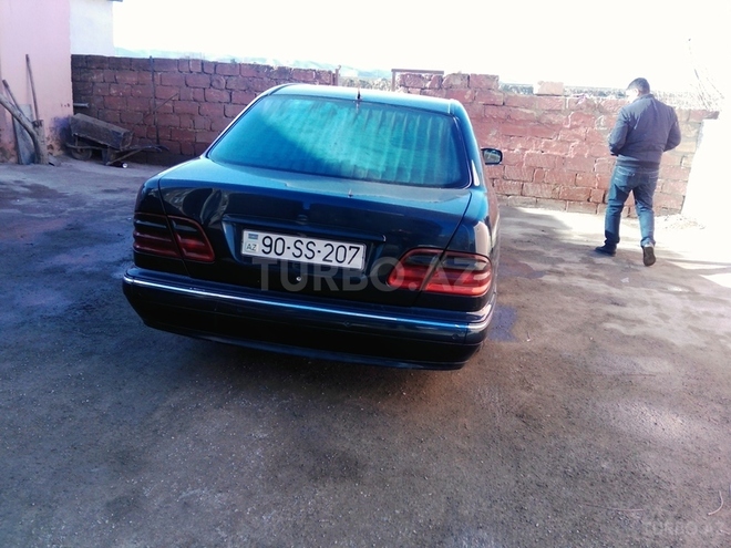 Mercedes E 220 2000, 400,000 km - 2.2 л - Bakı
