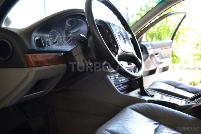 BMW 528 1997, 380,000 km - 2.8 l - Şəki