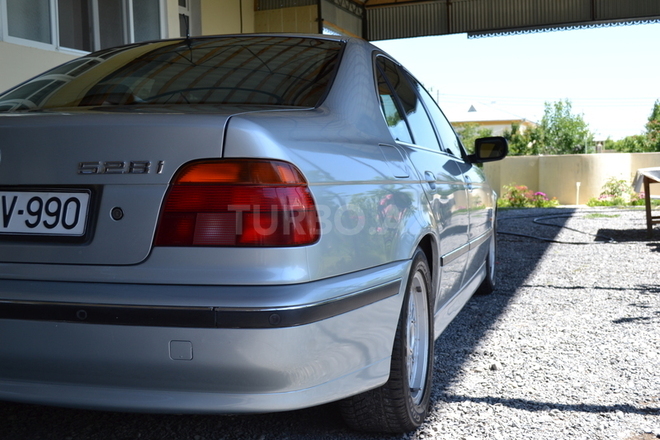 BMW 528 1997, 380,000 km - 2.8 l - Şəki