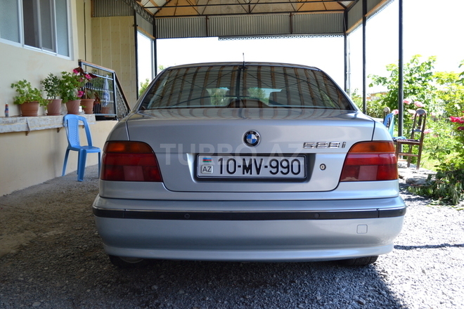 BMW 528 1997, 380,000 km - 2.8 l - Şəki