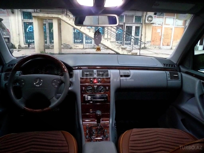 Mercedes E 240 1999, 285,000 km - 2.4 l - Bakı