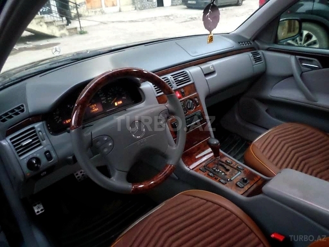 Mercedes E 240 1999, 285,000 km - 2.4 l - Bakı
