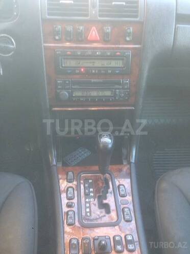Mercedes E 240 1998, 220,000 km - 2.6 l - Bakı