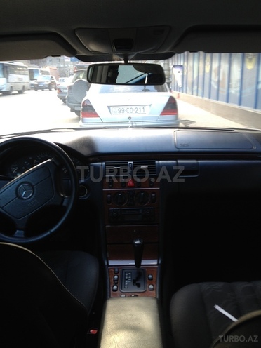Mercedes E 200 1998, 420,000 km - 2.0 l - Bakı