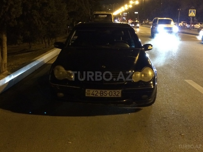 Mercedes C 200 2001, 167,565 km - 2.0 л - Bakı