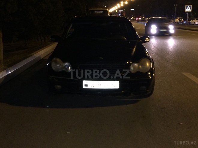 Mercedes C 200 2001, 167,565 km - 2.0 л - Bakı