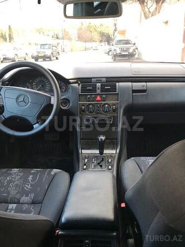 Mercedes E 240 1998, 225,000 km - 2.4 l - Bakı