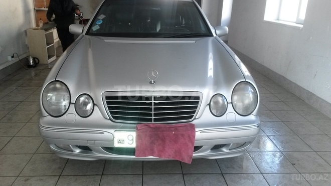 Mercedes E 220 2001, 260,000 km - 2.2 l - Bakı