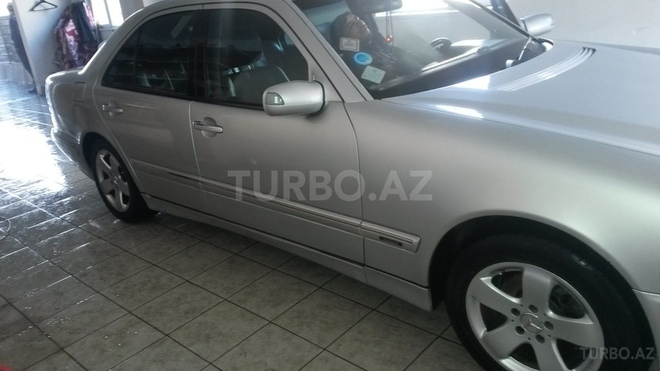 Mercedes E 220 2001, 260,000 km - 2.2 l - Bakı