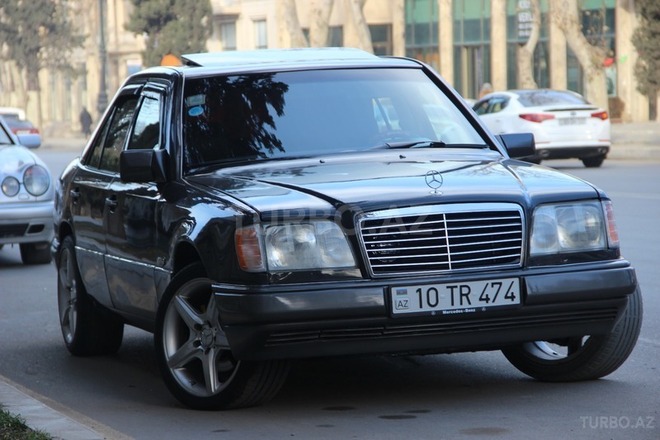 Mercedes E 200 1995, 273,000 km - 2.0 l - Gəncə