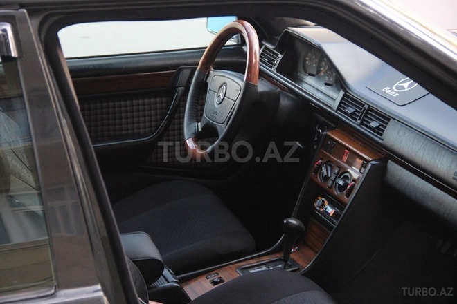 Mercedes E 200 1995, 273,000 km - 2.0 l - Gəncə