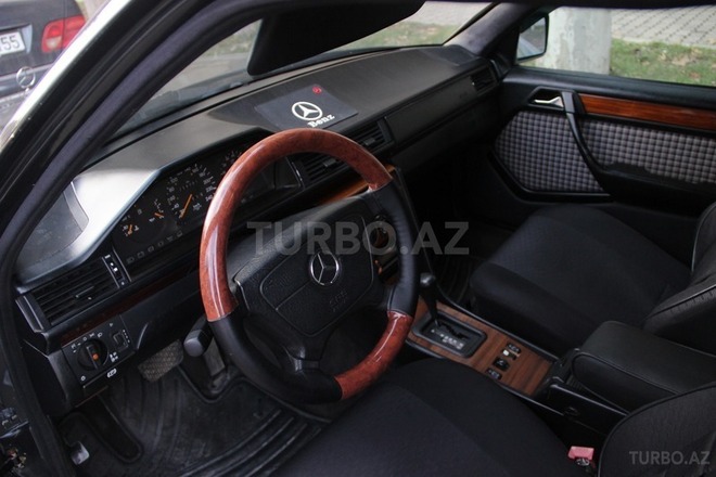 Mercedes E 200 1995, 273,000 km - 2.0 l - Gəncə