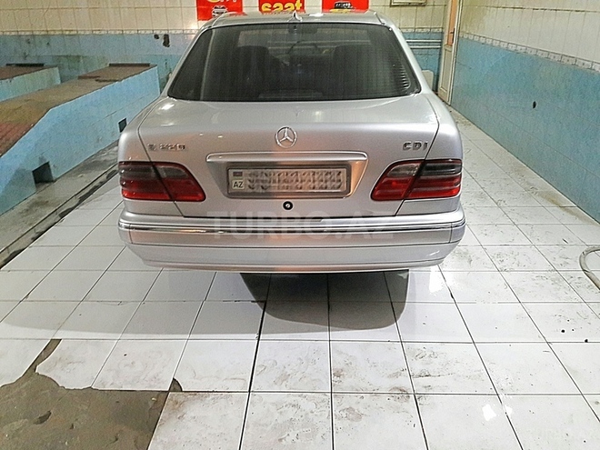 Mercedes E 220 2000, 230,000 km - 2.2 l - Bakı