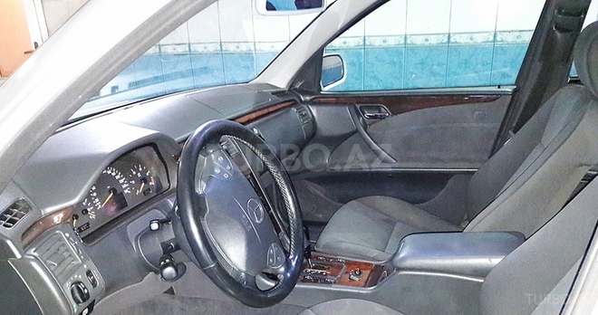 Mercedes E 220 2000, 230,000 km - 2.2 l - Bakı