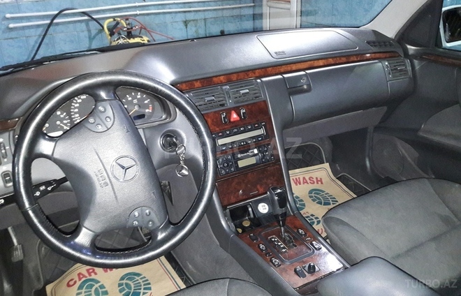 Mercedes E 220 2000, 230,000 km - 2.2 l - Bakı