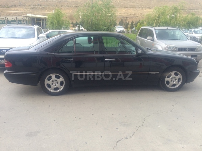 Mercedes E 220 2000, 212,000 km - 2.2 l - Bakı