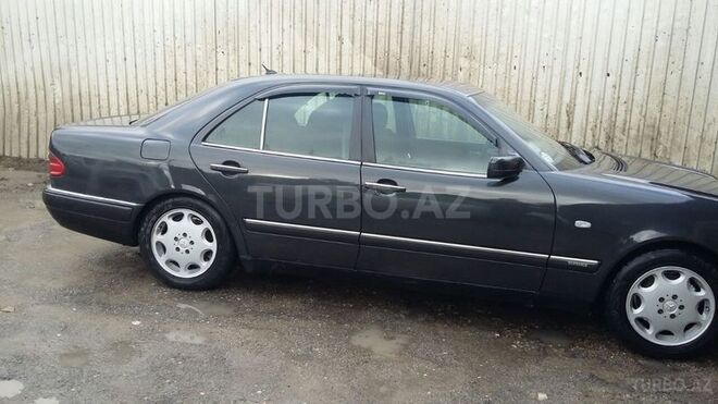 Mercedes E 230 1996, 31,900 km - 2.3 l - Bakı