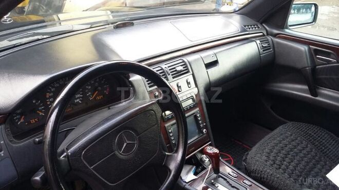 Mercedes E 230 1996, 31,900 km - 2.3 l - Bakı