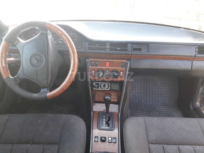Mercedes E 250 1994, 485,273 km - 2.5 l - Sabirabad