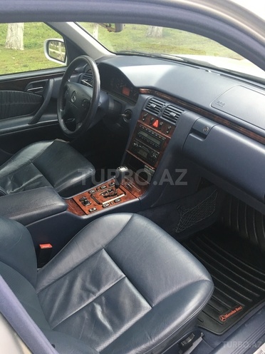 Mercedes E 240 2000, 255,000 km - 2.6 l - Bakı