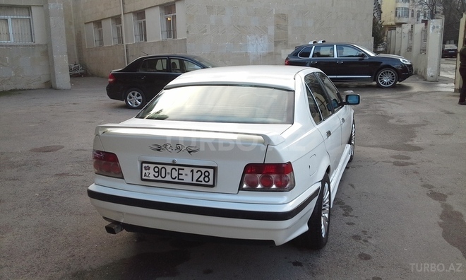 BMW 318 1992, 332,000 km - 1.8 l - Bakı