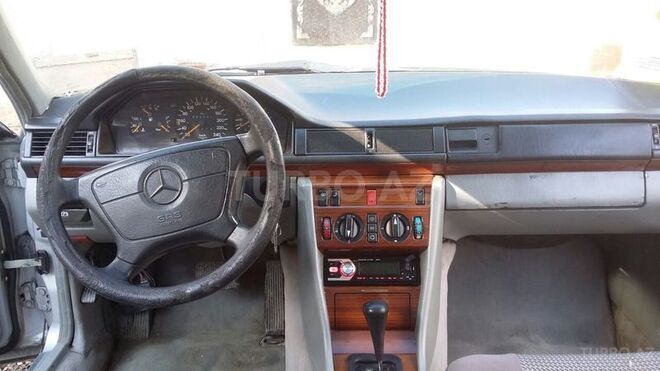Mercedes E 220 1994, 522,000 km - 2.2 l - Bakı