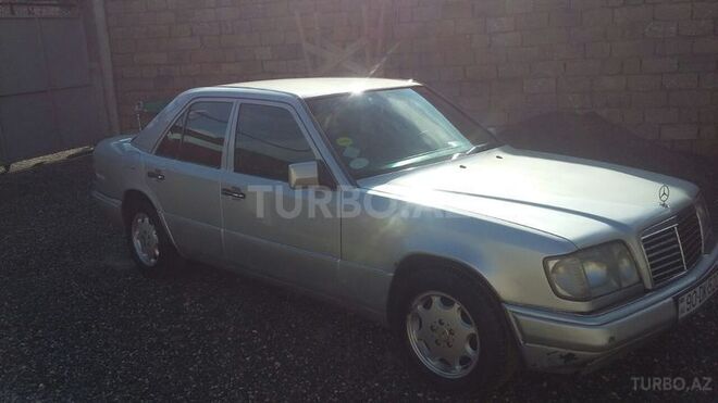 Mercedes E 220 1994, 522,000 km - 2.2 l - Bakı