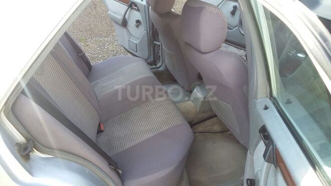 Mercedes E 220 1994, 522,000 km - 2.2 l - Bakı