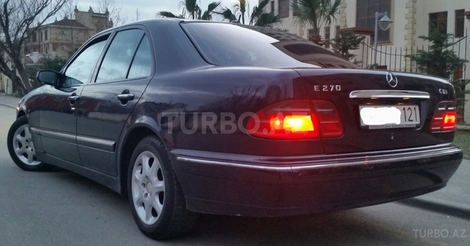 Mercedes E 270 1999, 211,000 km - 2.7 l - Bakı