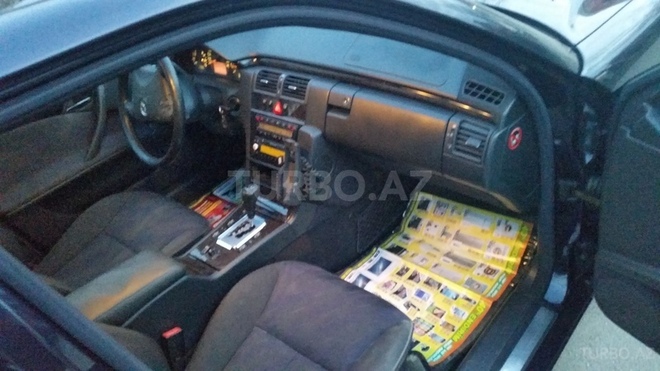 Mercedes E 270 1999, 211,000 km - 2.7 l - Bakı