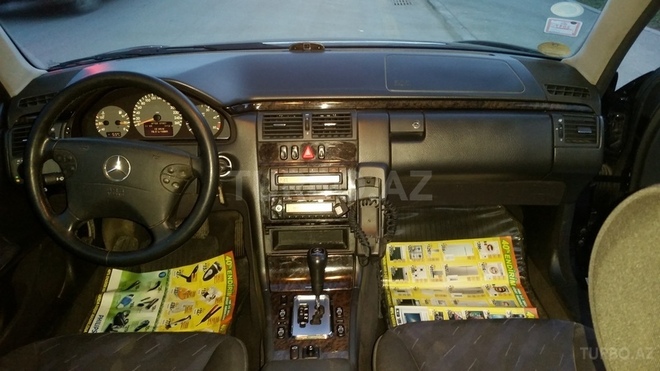 Mercedes E 270 1999, 211,000 km - 2.7 l - Bakı