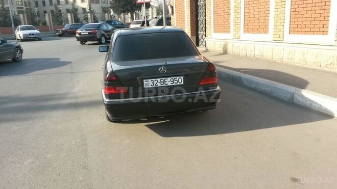 Mercedes C 220 2000, 210,000 km - 2.2 l - Gəncə