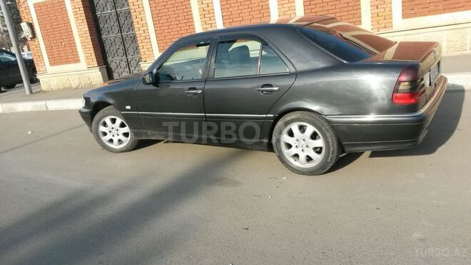 Mercedes C 220 2000, 210,000 km - 2.2 l - Gəncə