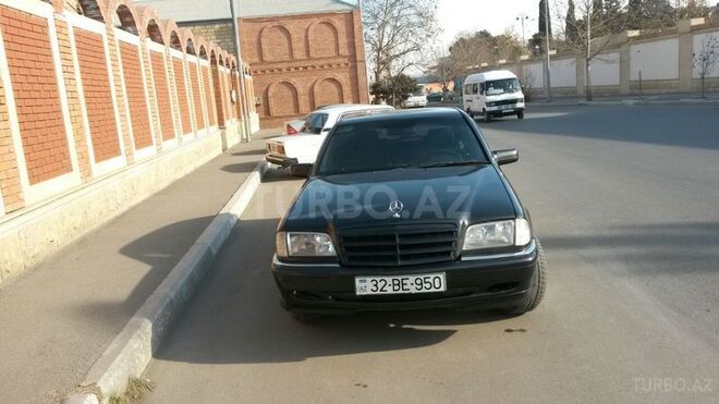 Mercedes C 220 2000, 210,000 km - 2.2 l - Gəncə