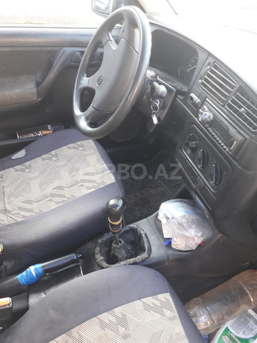 Volkswagen Golf 1993, 274,580 km - 1.4 l - Sabirabad