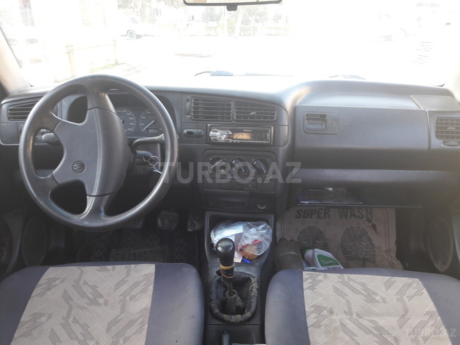 Volkswagen Golf 1993, 274,580 km - 1.4 l - Sabirabad