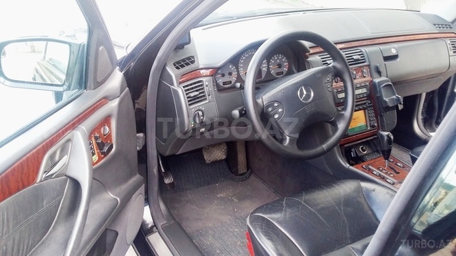 Mercedes E 280 2001, 242,000 km - 2.8 л - Bakı