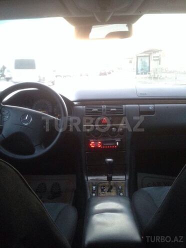 Mercedes E 270 2000, 193,400 km - 2.7 l - Bakı