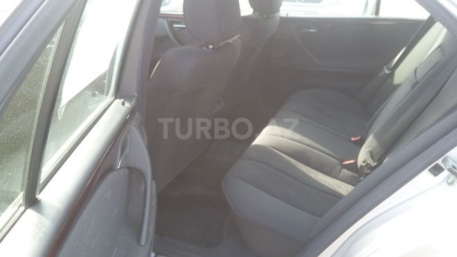 Mercedes E 220 2001, 330,000 km - 2.2 l - Bakı
