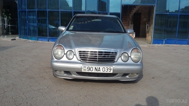 Mercedes E 220 2001, 330,000 km - 2.2 l - Bakı