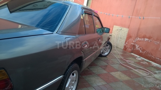 Mercedes E 200 1993, 287,405 km - 2.0 л - Bakı